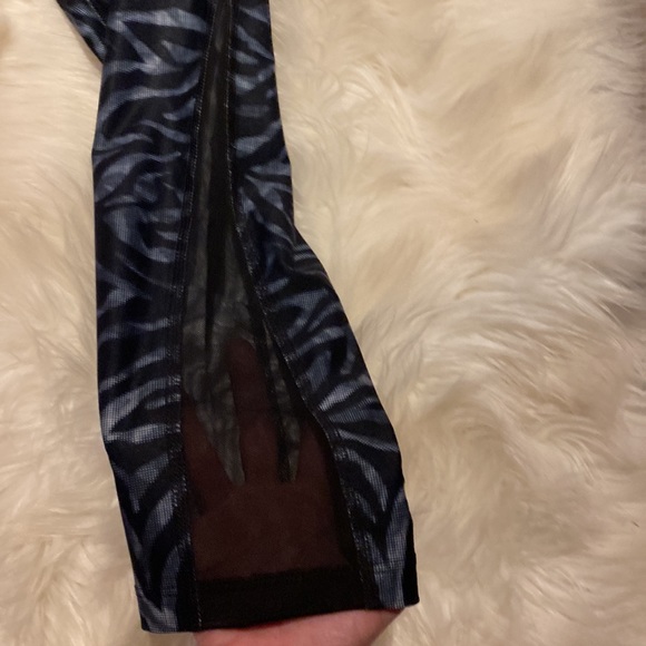 Juicy Couture Sport Black Print Capri Cropped Athletic Leggings Size Small NWT - Picture 5 of 7